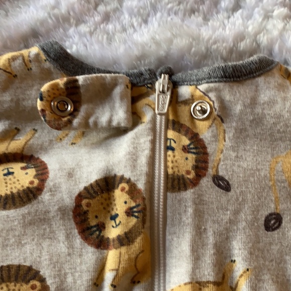 Bundle of 2 zipper footie sleepers, size newborn - Picture 2 of 4